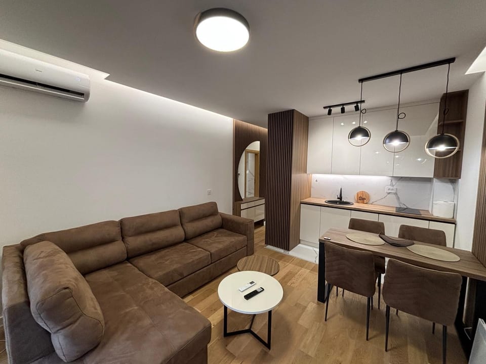 Kitchen or kitchenette, Living room, Seating area, Dining area