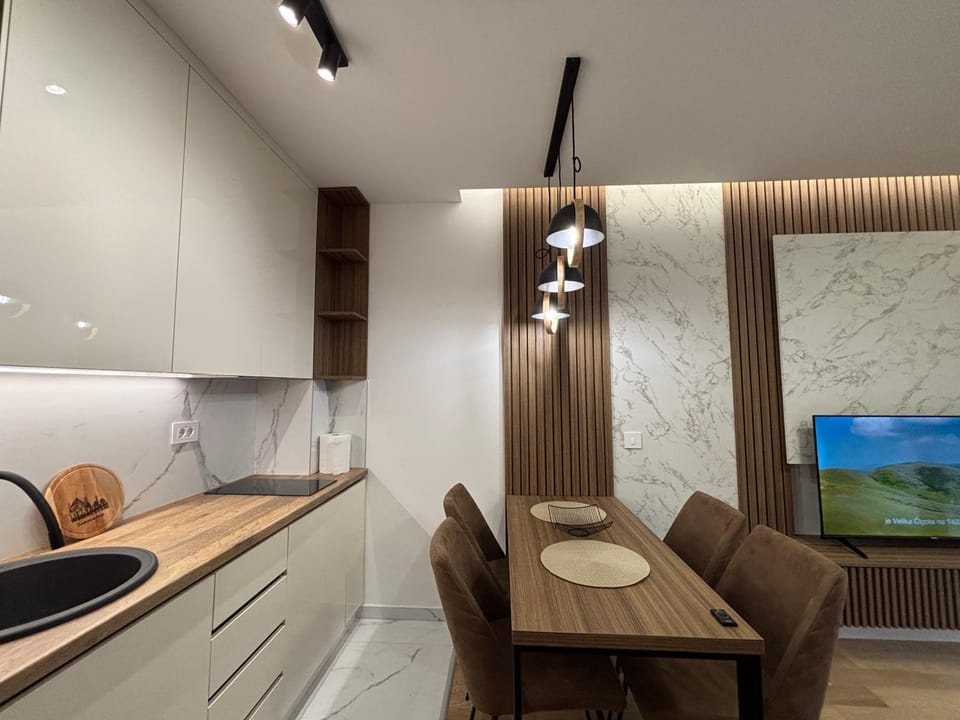 Kitchen or kitchenette, Living room, Seating area, Dining area