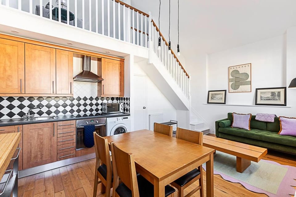 Stylish Chelsea Flat with Luxe Comfort & Charm Apartment in London