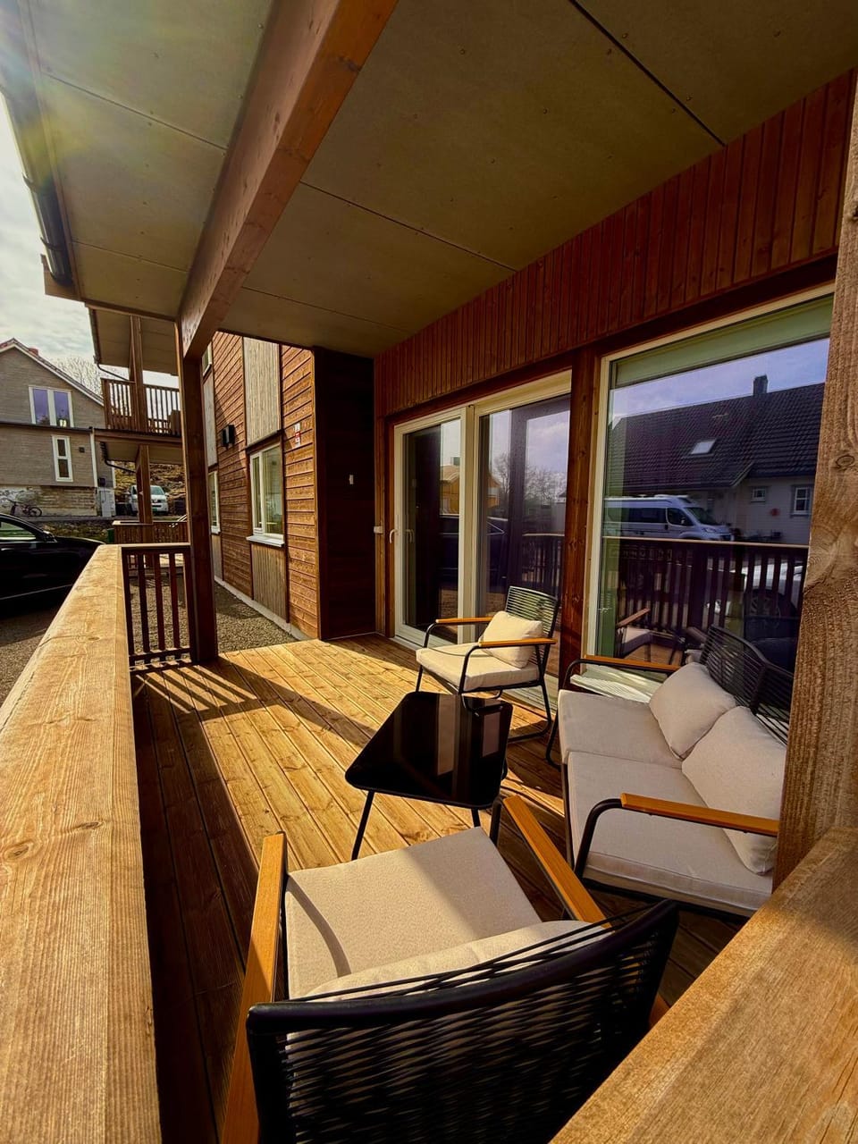 Property building, Patio, Day, Balcony/Terrace, Seating area, Dining area