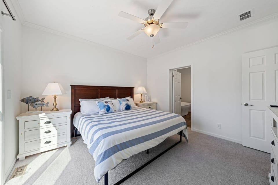 Lake Erie Serenity Hutch House in Port Clinton