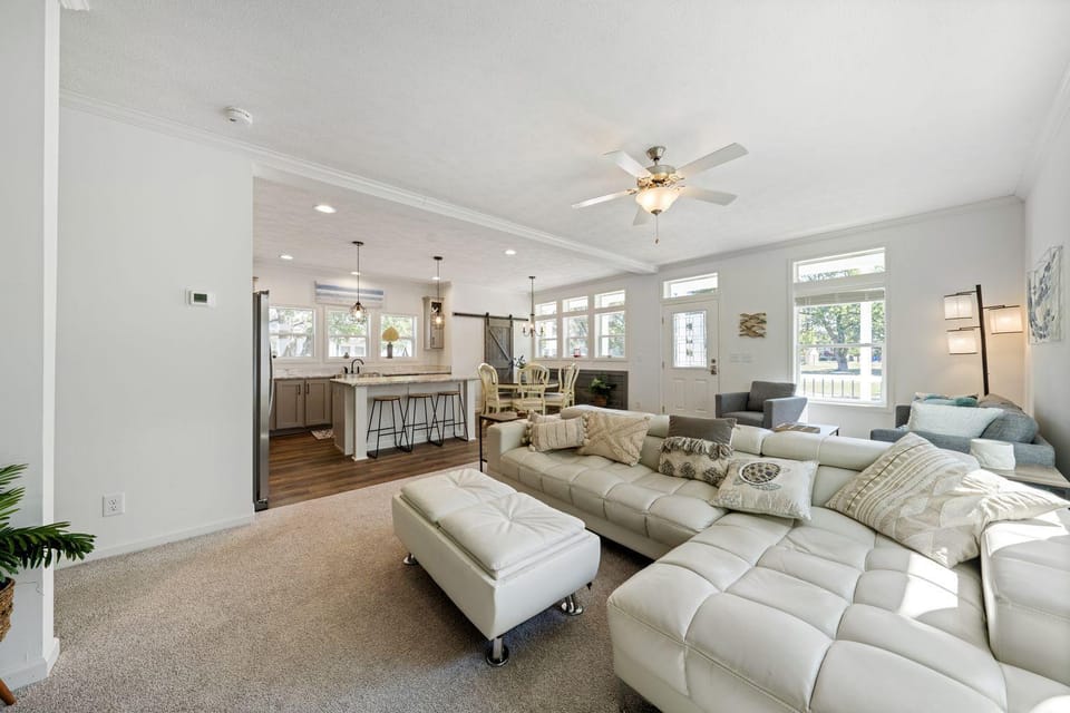 Lake Erie Serenity Hutch House in Port Clinton