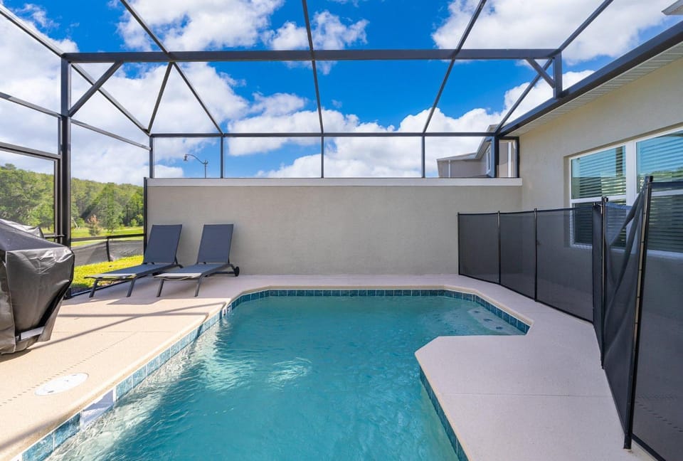 4415RH Townhouse 5 Beds & 4 Baths with Private Pool House in Kissimmee