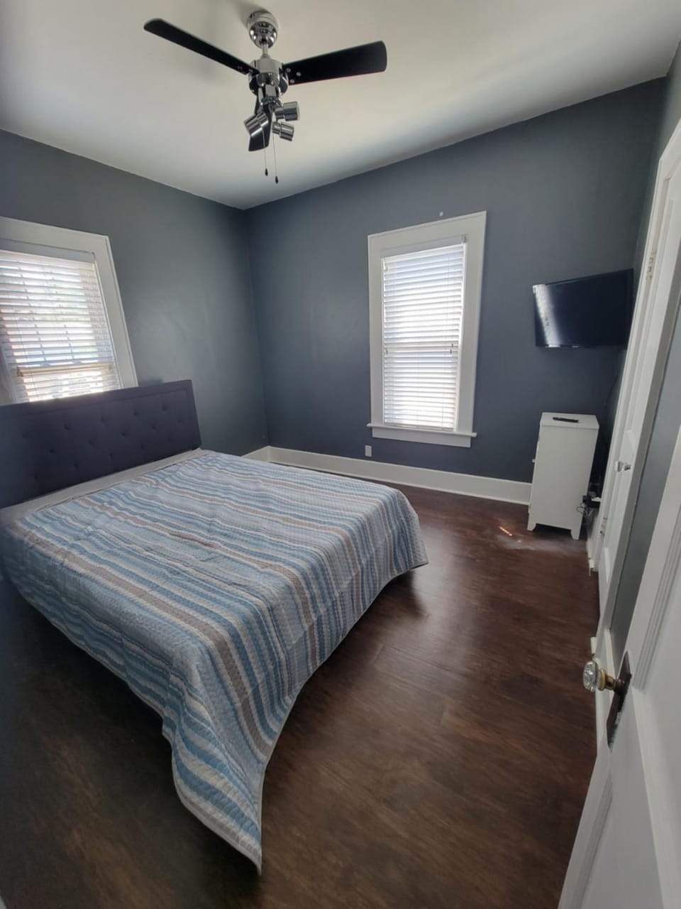 Lake Erie Beach Hutch House in Port Clinton