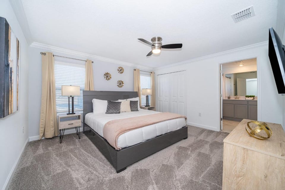 4220AA Townhouse 4 Beds & 3 Baths with Private Pool House in Kissimmee
