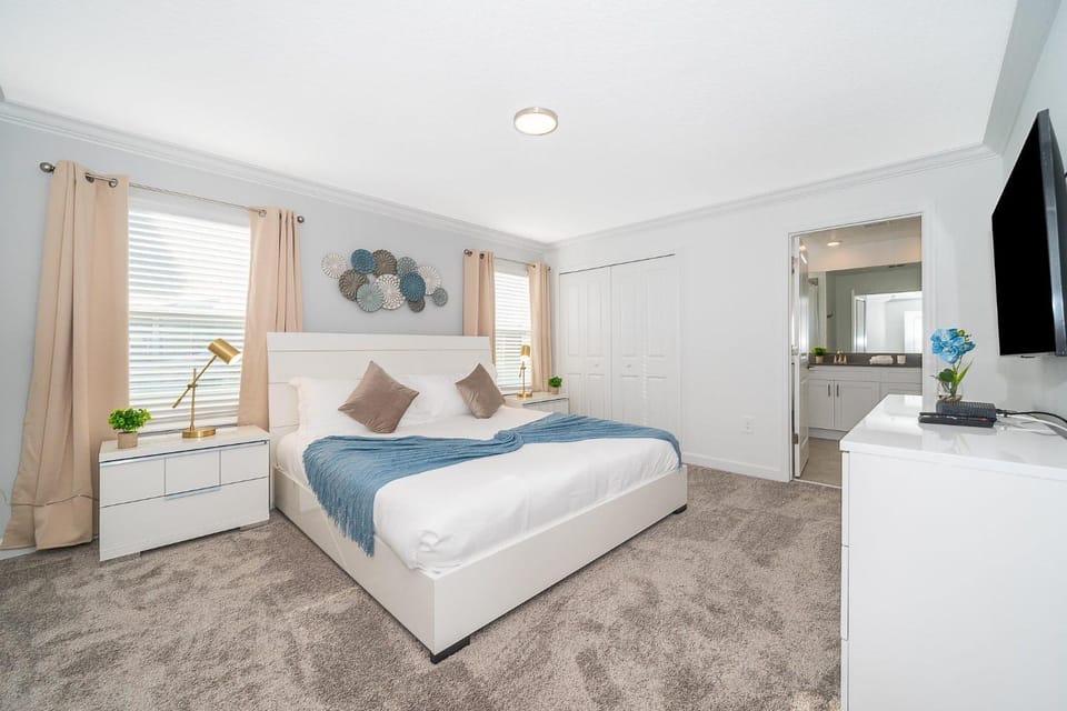 4435LT Townhouse 4 Beds & 3 Baths with Private Pool House in Kissimmee
