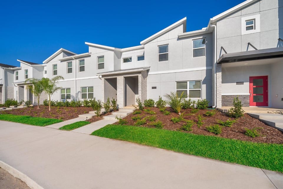 4435LT Townhouse 4 Beds & 3 Baths with Private Pool House in Kissimmee