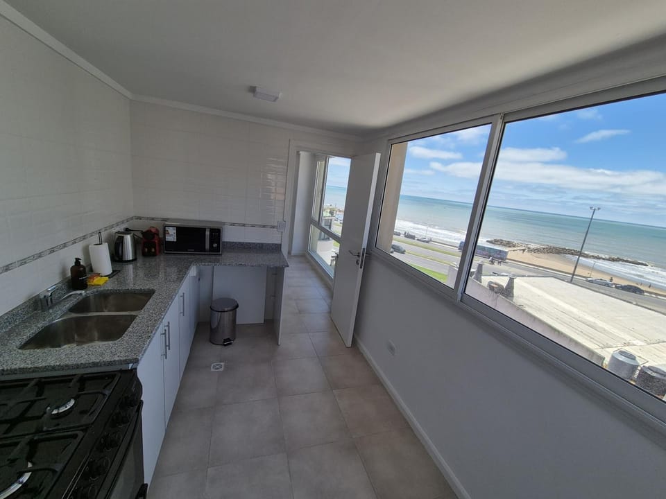 Kitchen or kitchenette, Sea view