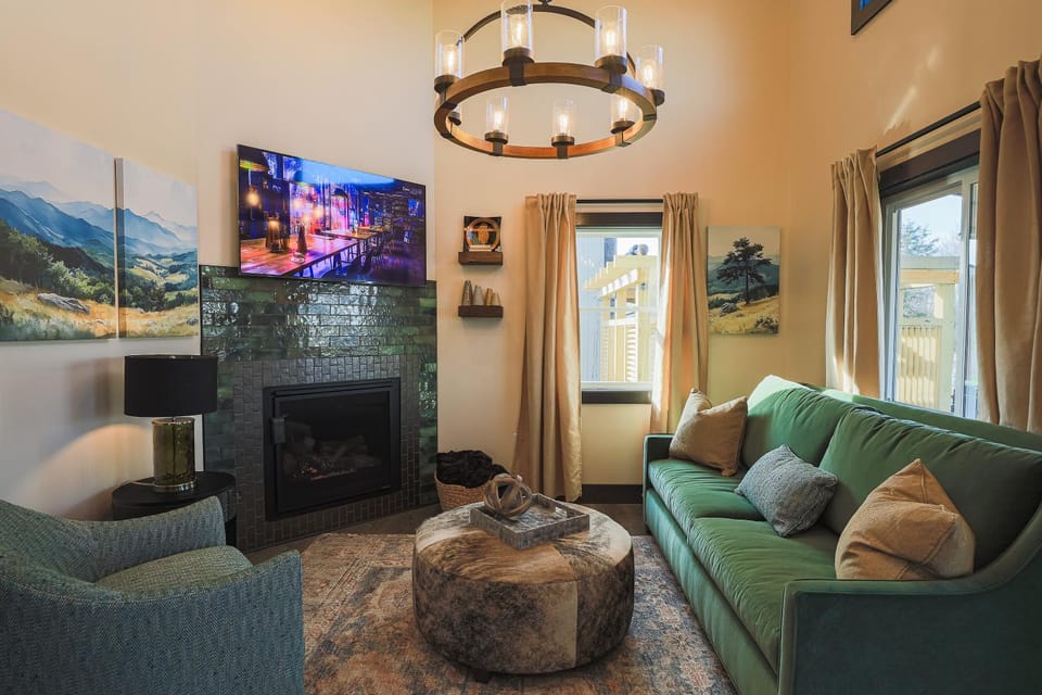 Valley View Resort Cabin #1, 1-Bed, Modern-Luxury with Hot Tub in Canaan Valley, WV Cabin in Dry Fork