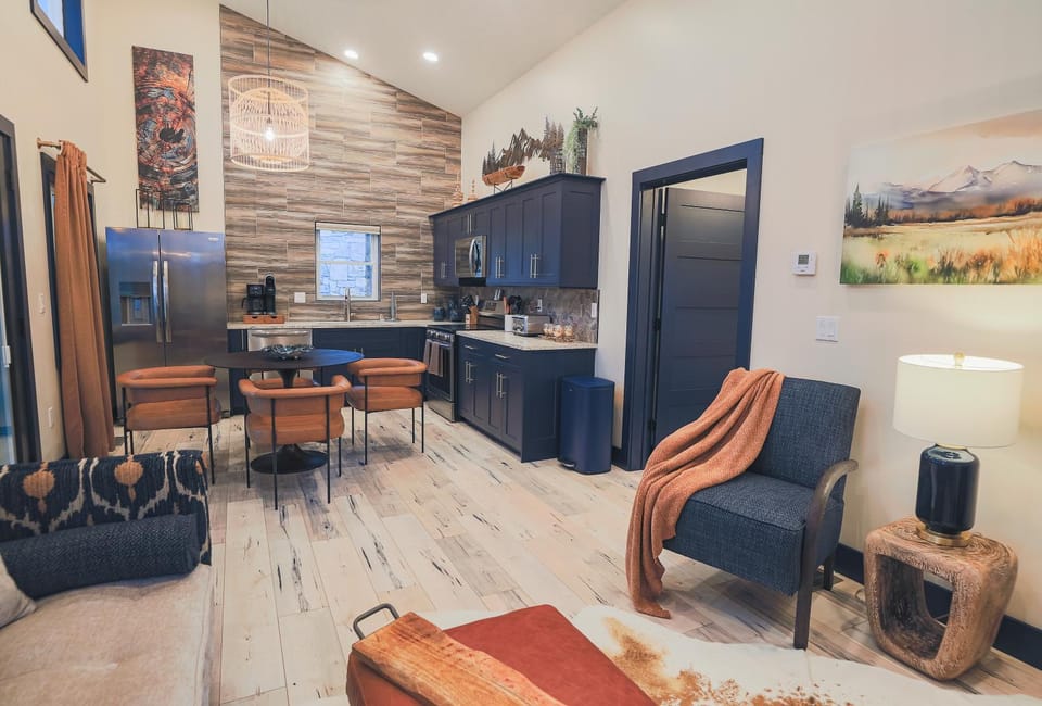 Valley View Resort Cabin #2, 1-Bed, Modern-Luxury with Hot Tub in Canaan Valley, WV Cabin in Dry Fork