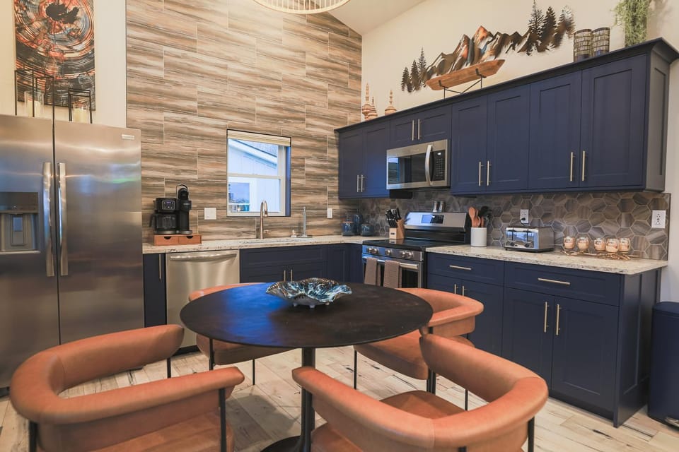 Valley View Resort Cabin #2, 1-Bed, Modern-Luxury with Hot Tub in Canaan Valley, WV Cabin in Dry Fork