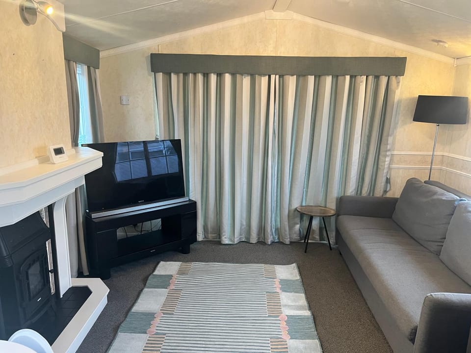 Communal lounge/ TV room, TV and multimedia, Living room