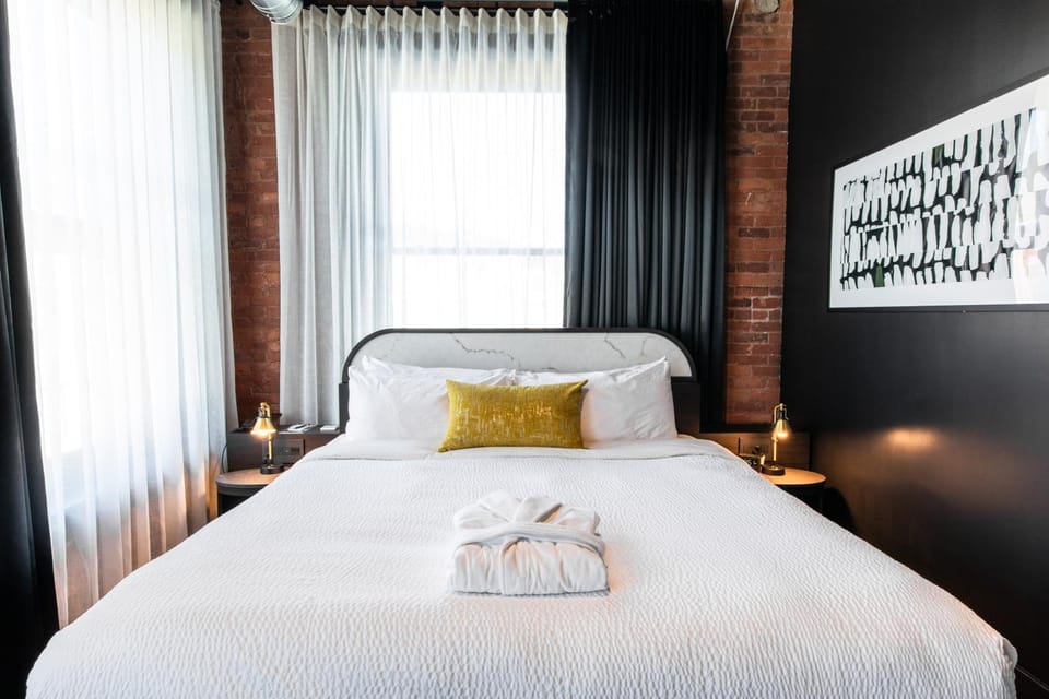 Bed, Casino, Bathroom, Lounge or bar, Bedroom, Breakfast, room service, towels