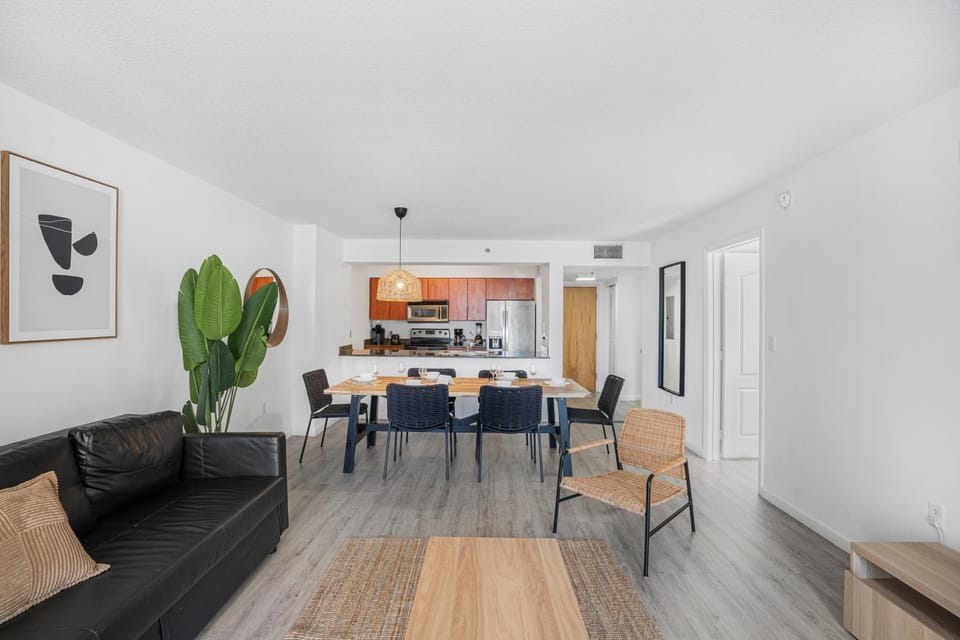 Kitchen or kitchenette, Living room, Seating area, Dining area