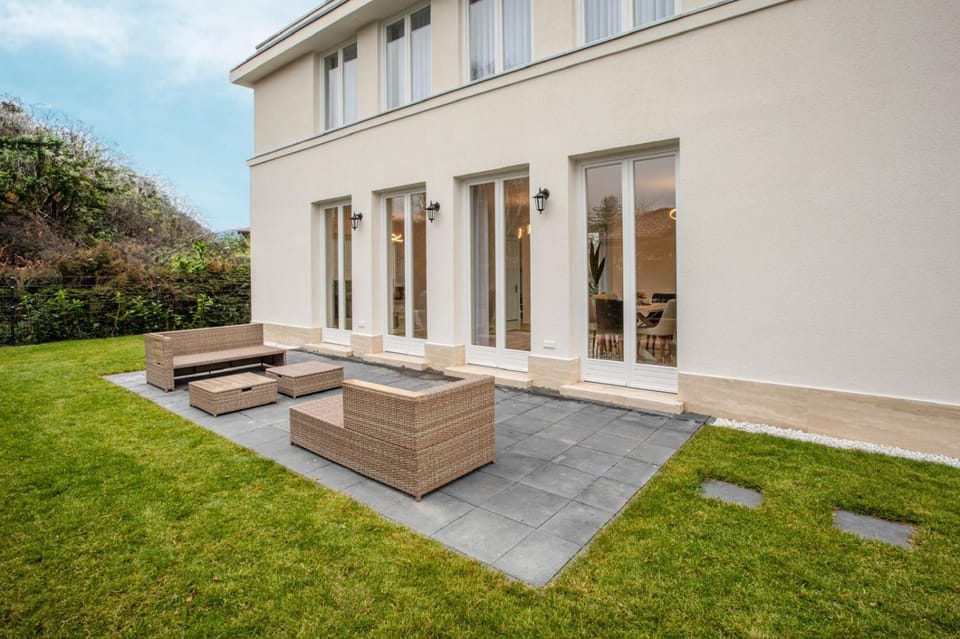 Property building, Patio, BBQ facilities, Garden, Garden, View (from property/room), Balcony/Terrace, Seating area, Dining area, Garden view, Garden view, internet, soundproof