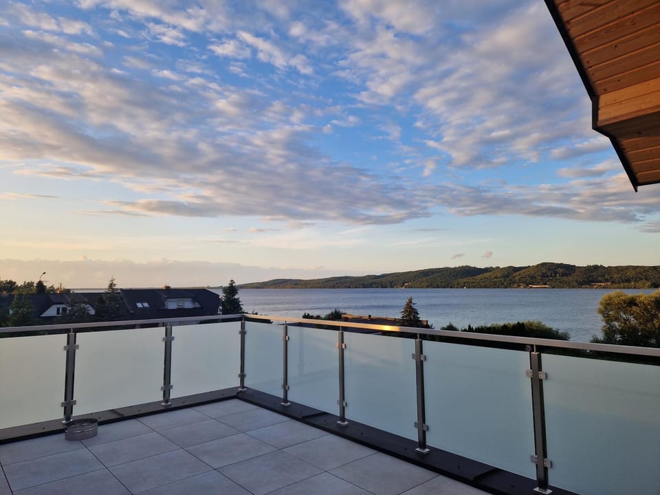 View (from property/room), Balcony/Terrace, Lake view