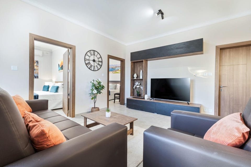 Luxurious & Spacious 2BD Penthouse with Large Terrace & Jacuzzi at The Podium - Yacht Marina Area, Close to Valletta Apartment in Malta