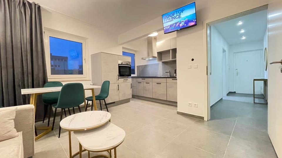 Kitchen or kitchenette, Seating area, Dining area