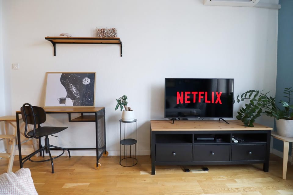 TV and multimedia, Living room, Seating area, Evening entertainment