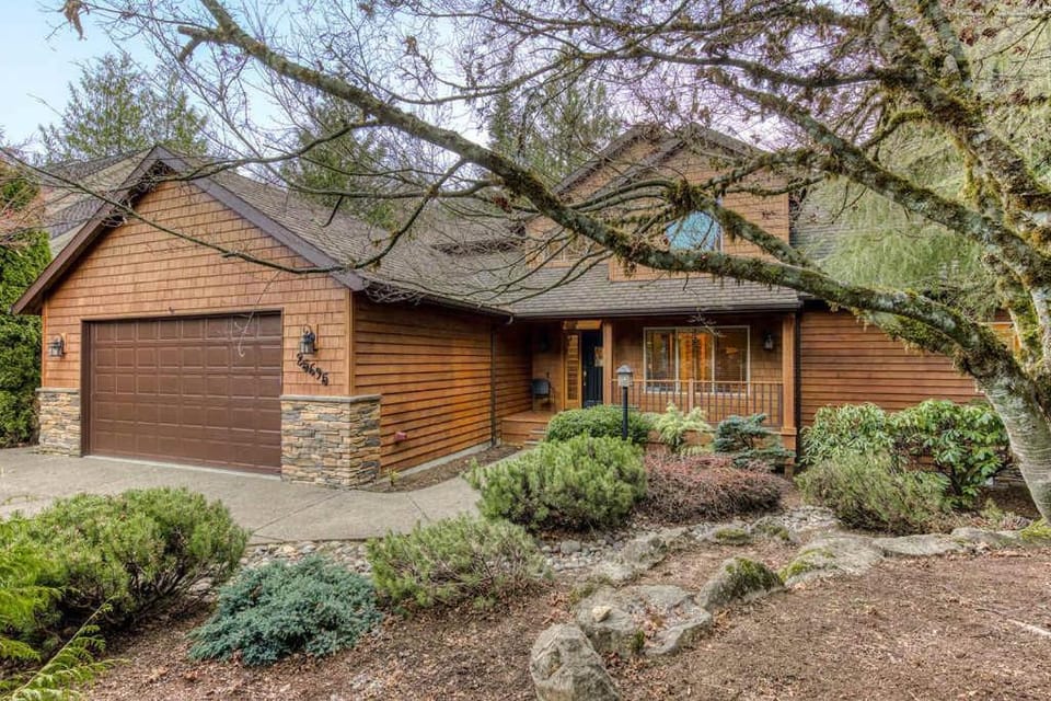 Brightside Retreat by Salmon River - Family Friendly Spacious Peaceful Deck House in Welches