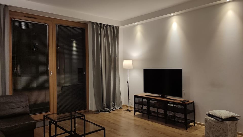 Communal lounge/ TV room, TV and multimedia, Living room, Evening entertainment