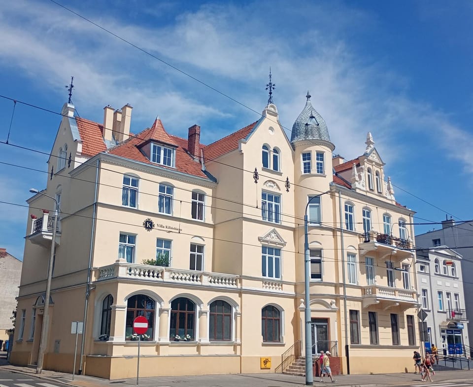 Property building, Day, Location