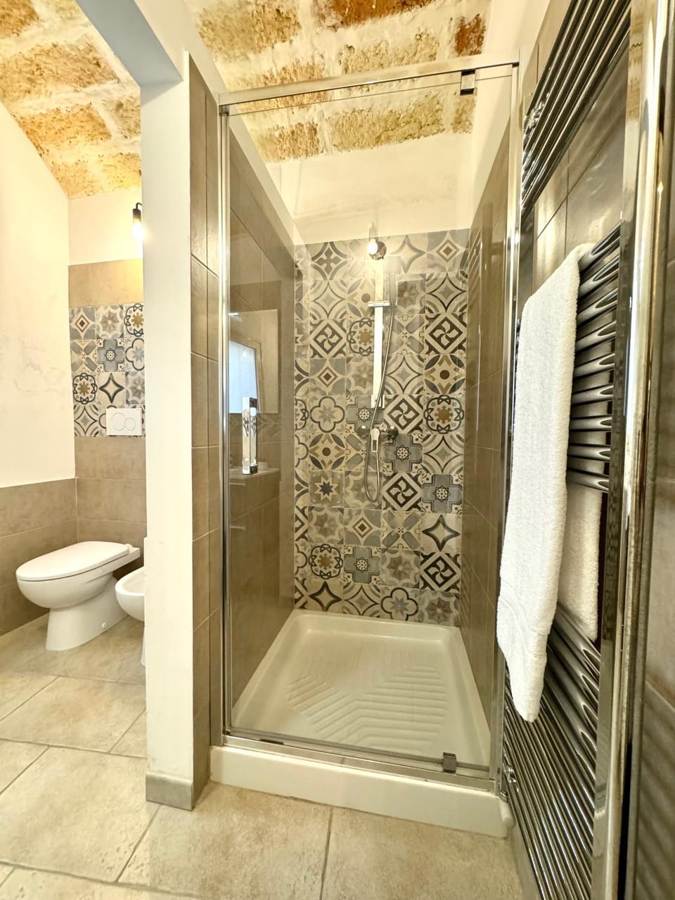 Shower, Toilet, Bathroom, towels