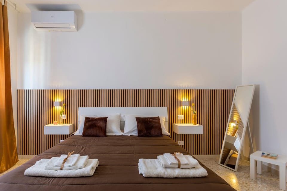 Bedroom, air conditioner