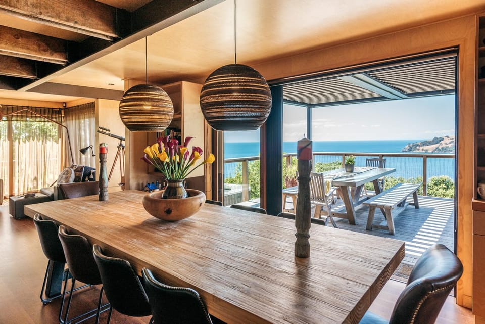 Belle Cove Villa, Spectacular Sea Views - Be My Guest House in Auckland Region