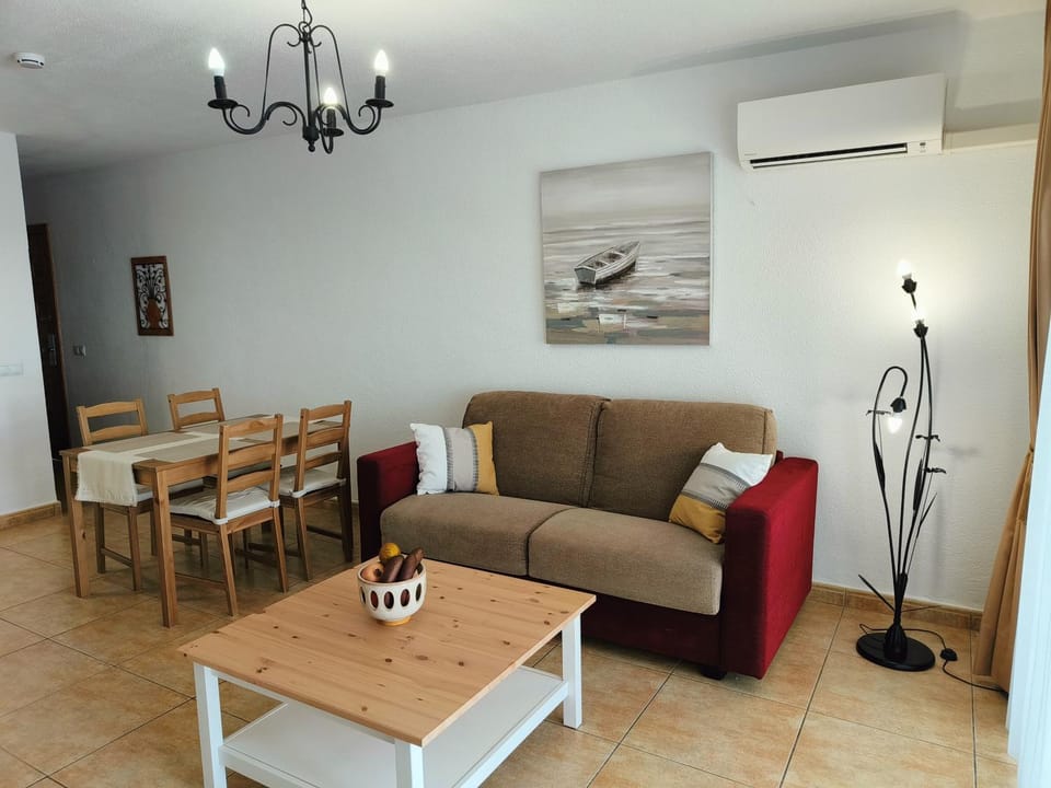 Seating area, Dining area, air conditioner