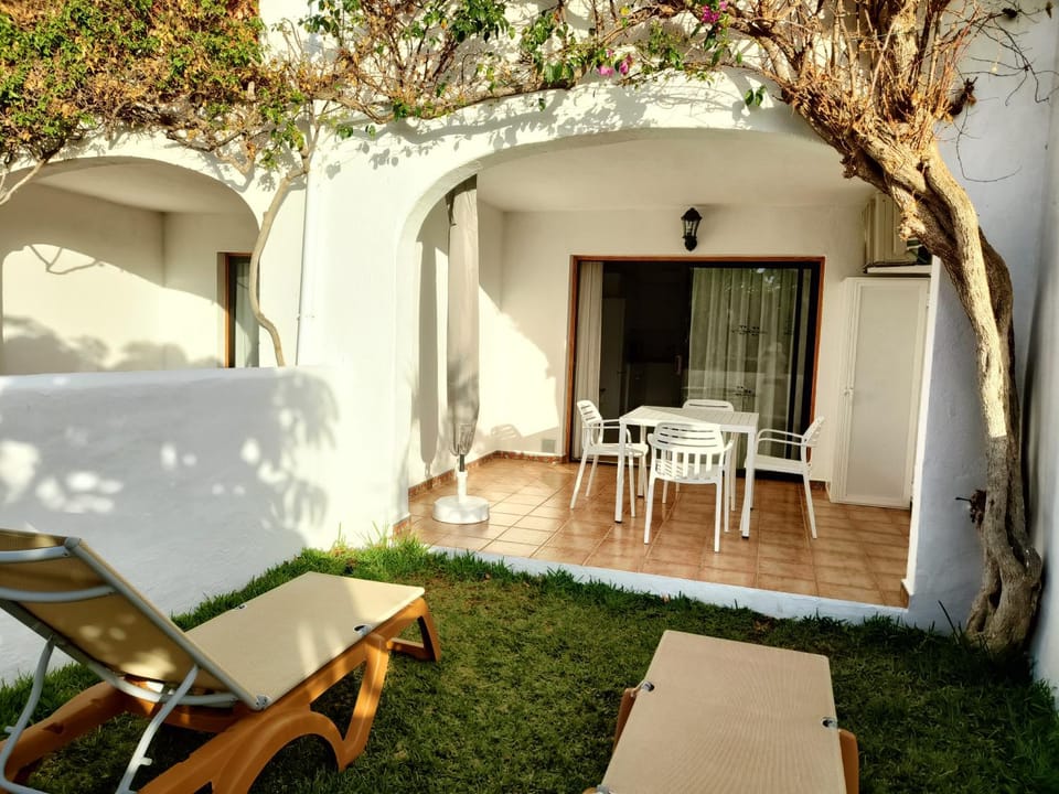 Patio, Balcony/Terrace, sunbed