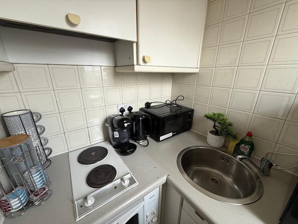 Chelsea Studio South Kensington 10 Min to Harrods Apartment in City of Westminster