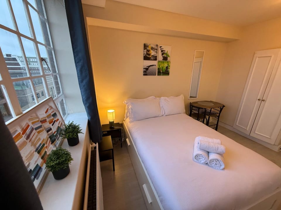 Chelsea Studio South Kensington 10 Min to Harrods Apartment in City of Westminster
