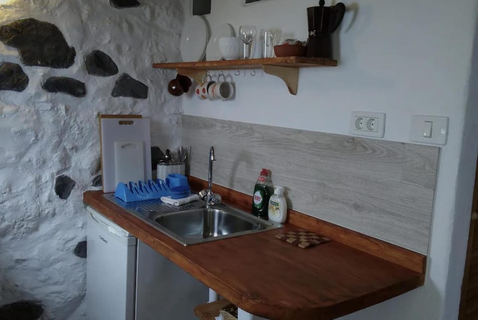 Adorable tiny house El Sitio with amazing views House in La Palma