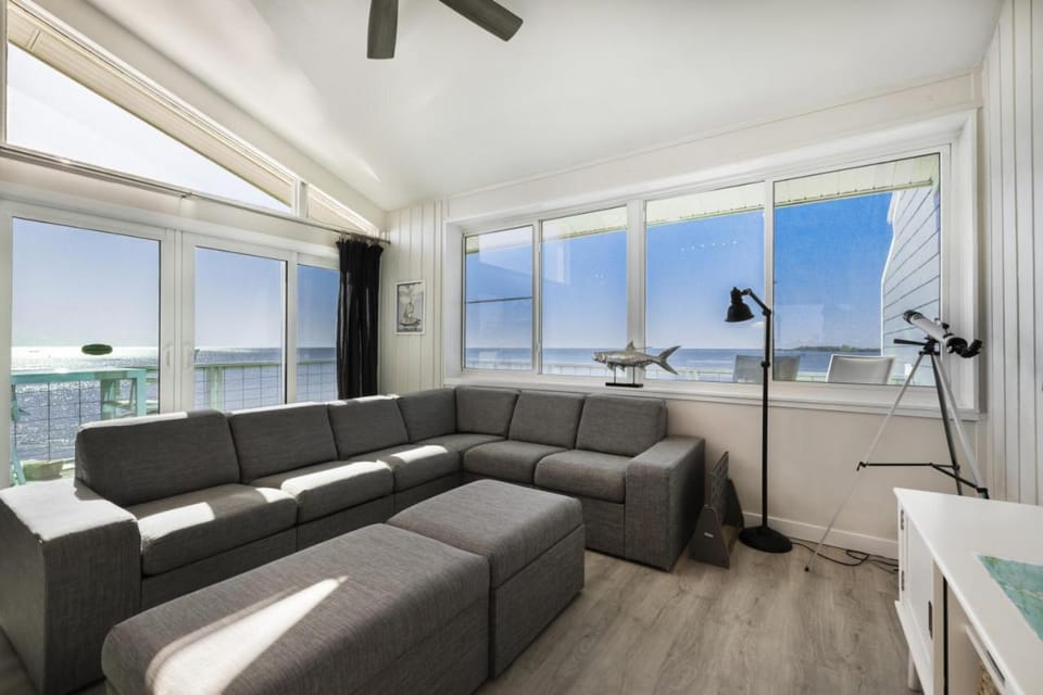 White Pelican A-1 Sunset views Apartment in Cedar Key