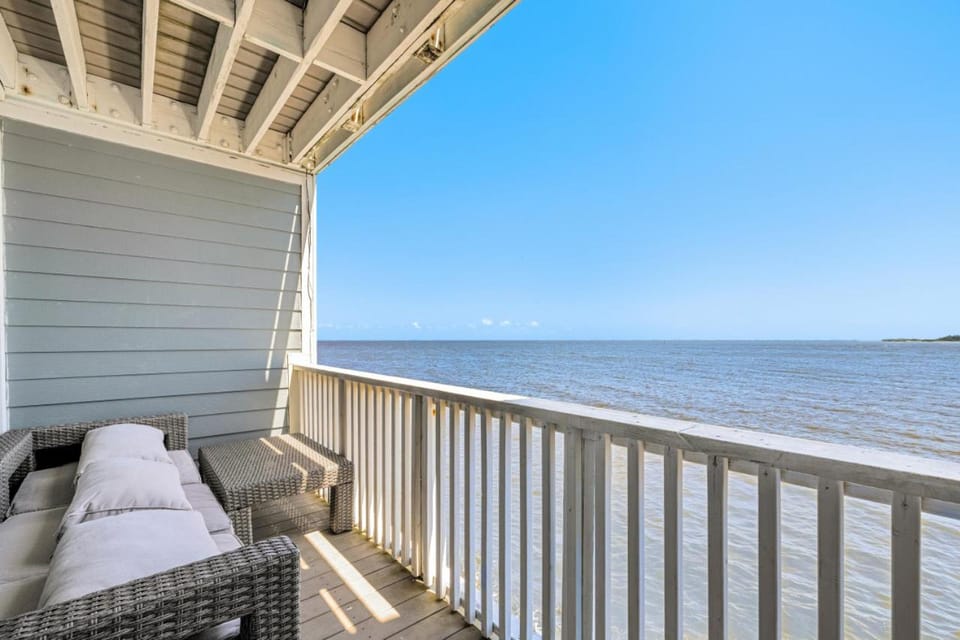 Salt Life Condo 2 - Endless Gulf views Apartment in Cedar Key