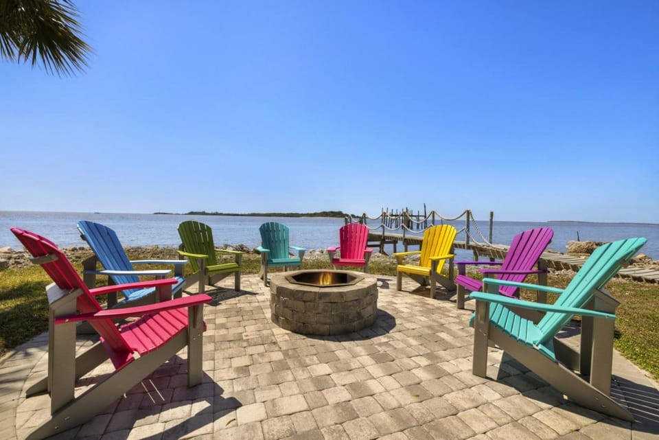 Pelican Place - Waterfront launch and fire pit House in Cedar Key