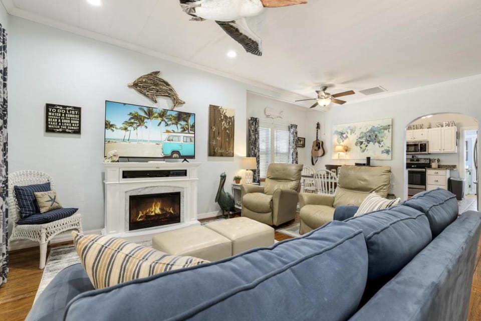 Pelican Place - Waterfront launch and fire pit House in Cedar Key