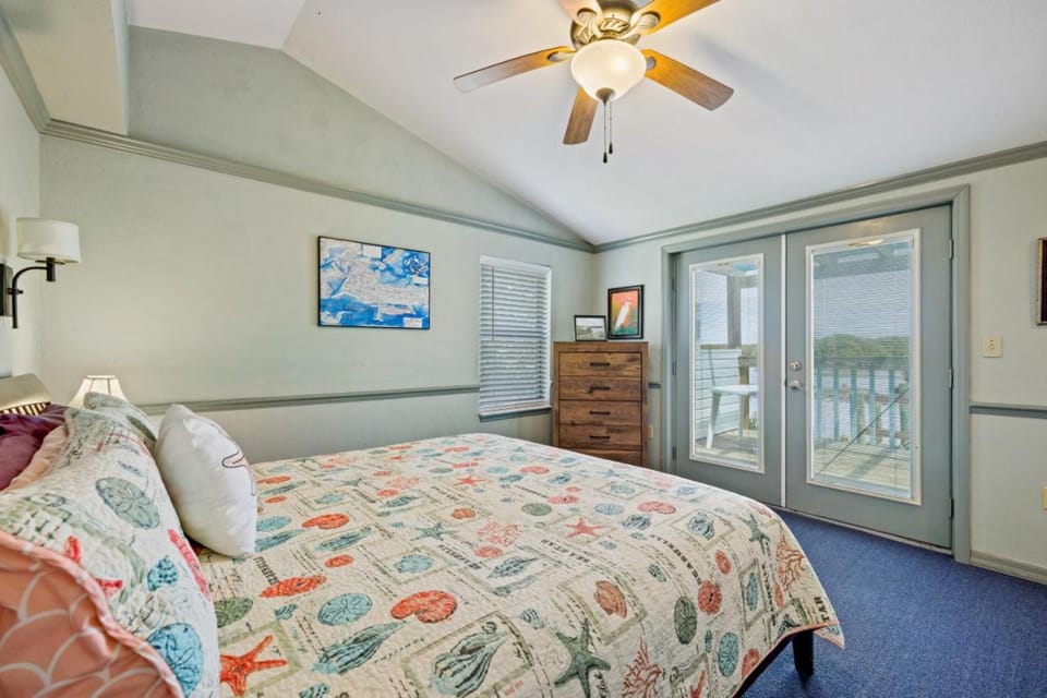 Rains Waterfront Cottage House in Cedar Key
