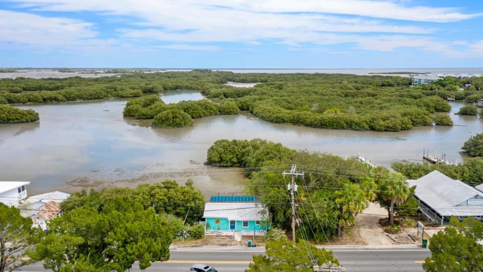 Rains Waterfront Cottage House in Cedar Key
