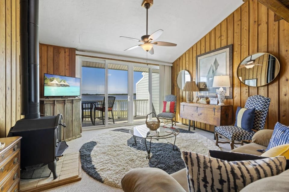 Island View waterfront condo House in Cedar Key