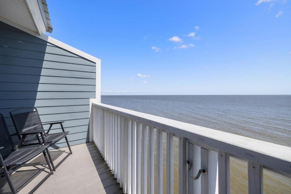 Cedar Key Breeze Gulf front townhouse House in Cedar Key
