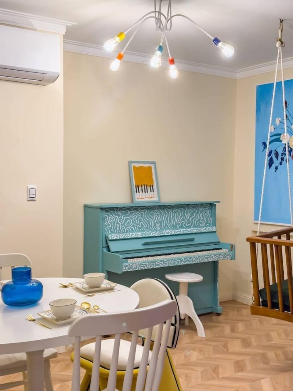 Living room, Seating area, Dining area