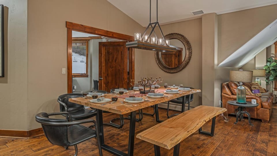 Seating area, Dining area, furniture