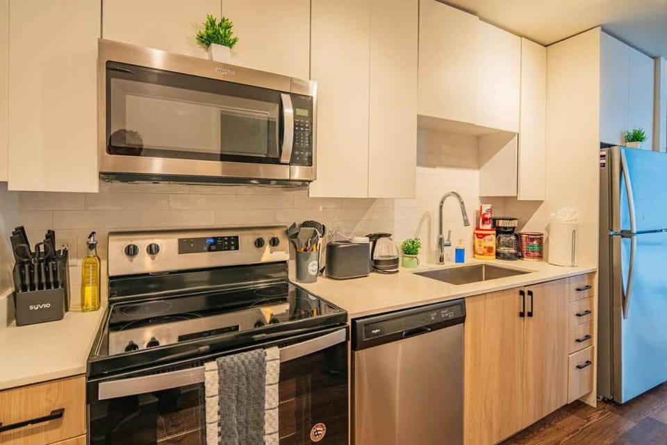 Stunning Studio High Rise DT Pool, Gym, Parking Apartment in Phoenix