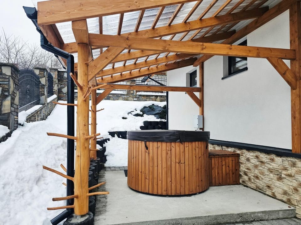 Winter, On site