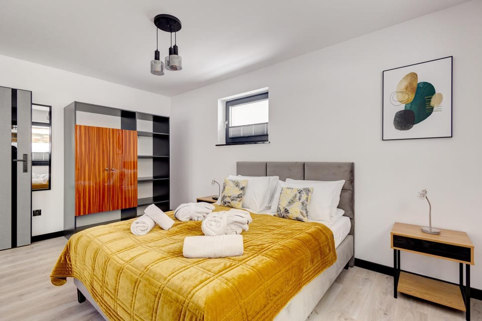 Bed, Photo of the whole room, Bedroom, towels, wardrobe