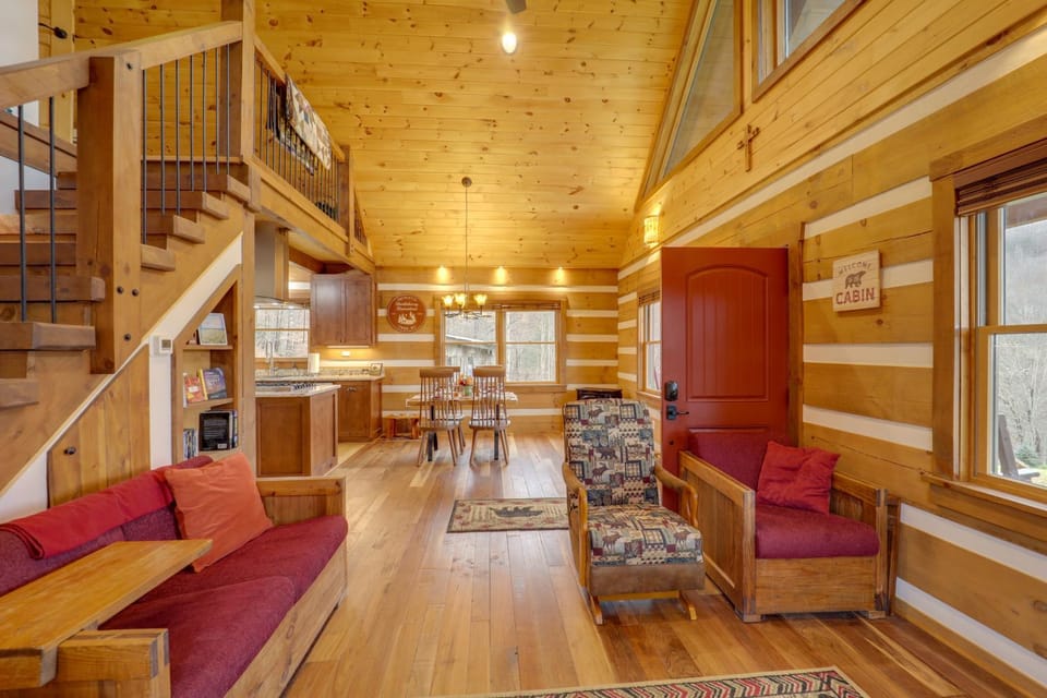 Hike, Ski & More: Blue Ridge Mountain Escape House in Watauga