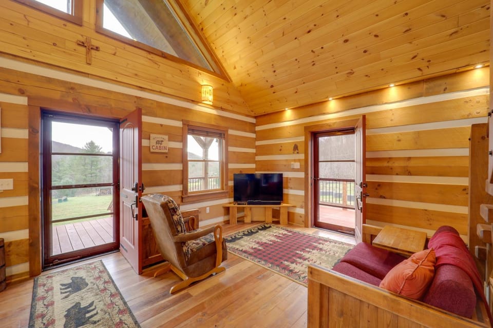 Hike, Ski & More: Blue Ridge Mountain Escape House in Watauga