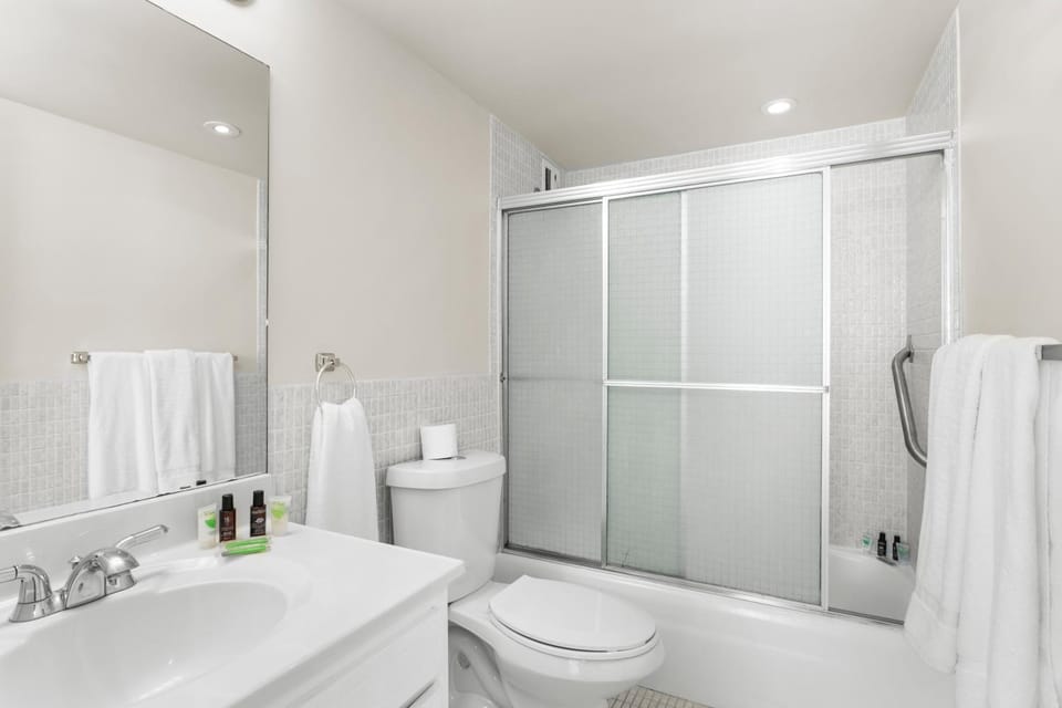 Bay Harbor Sunset Apt 5B Apartment in Surfside
